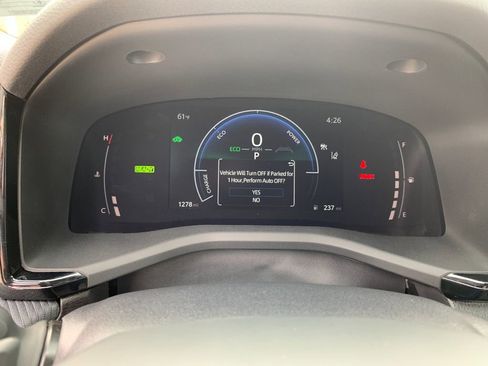 Used 2025 Toyota Camry SE image 30