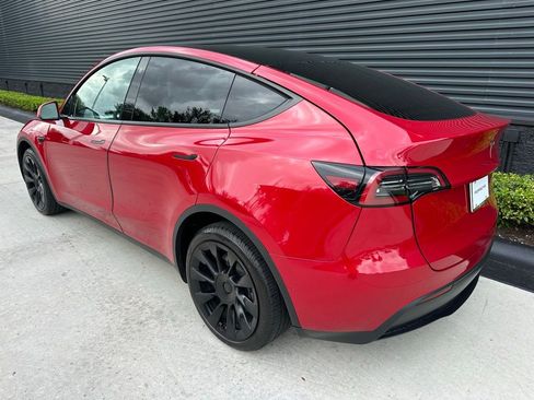 Used 2022 Tesla Model Y Long Range image 3