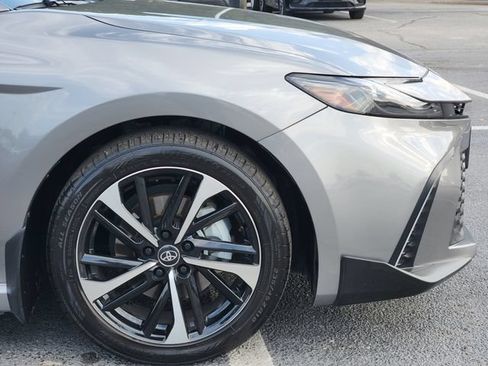 Used 2025 Toyota Camry SE w/ Convenience Package FWD image 6