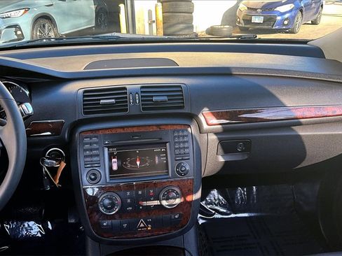 Used 2010 Mercedes-Benz R 350 4MATIC image 19