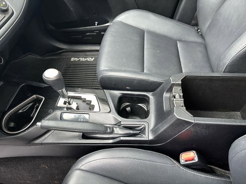 Used 2018 Toyota RAV4 Limited image 40