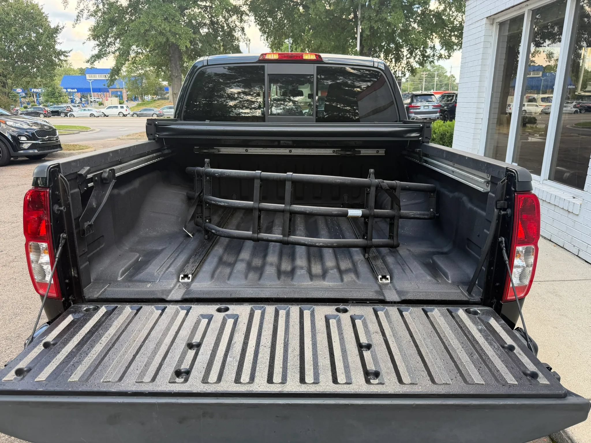 Used 2020 Nissan Frontier SV w/ Midnight Edition Floor Mats AWD/4WD image 15