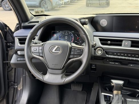 Used 2022 Lexus UX 200 image 18