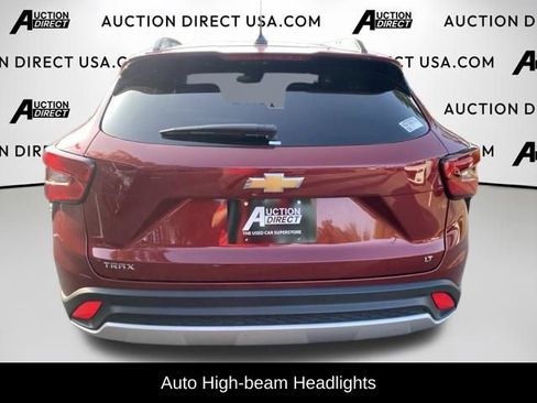 Used 2025 Chevrolet Trax LT FWD image 5