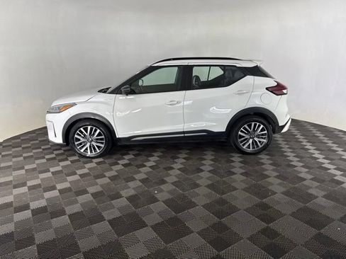 Used 2024 Nissan Kicks SR w/ SR Premium Package FWD image 8