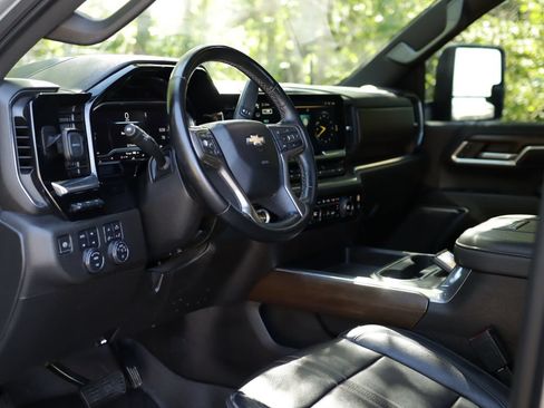 Used 2024 Chevrolet Silverado 2500 High Country w/ High Country Premium Package AWD/4WD image 9
