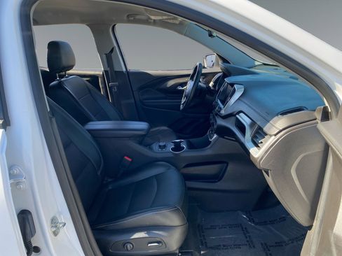 Used 2024 GMC Terrain SLT image 15