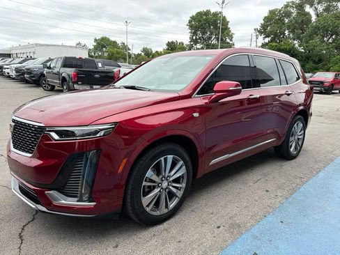 Used 2025 Cadillac XT6 Premium Luxury w/ Technology Package AWD/4WD image 2