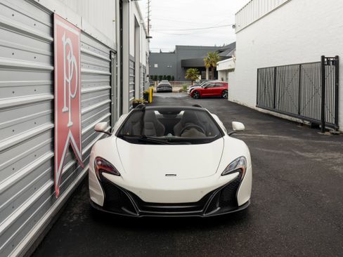 Used 2015 McLaren 650S Spider image 31