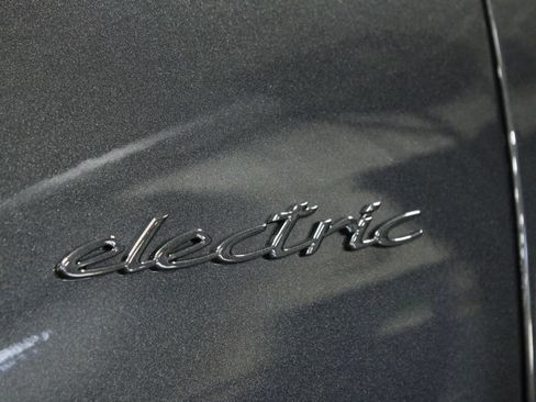 Certified 2025 Porsche Macan 4 Electric AWD/4WD image 22