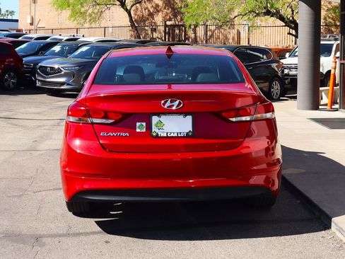 Used 2017 Hyundai Elantra SE image 11