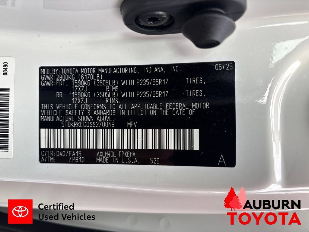 Certified 2025 Toyota Sienna LE FWD image 14