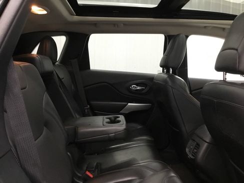 Used 2018 Jeep Cherokee Overland AWD/4WD image 18