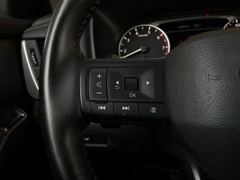Used 2025 Nissan Rogue SV FWD image 33