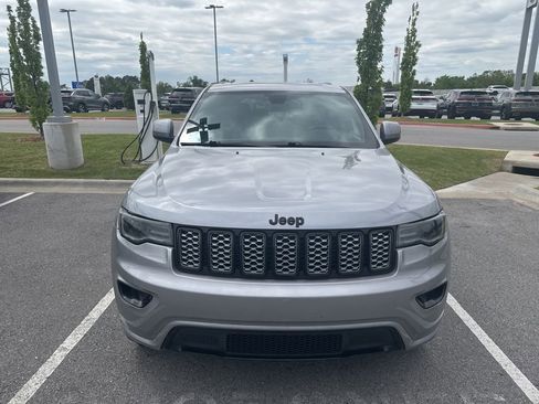 Used 2020 Jeep Grand Cherokee Altitude AWD/4WD image 3