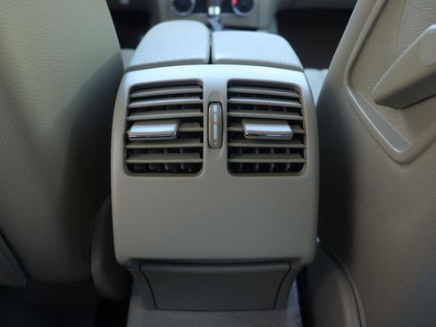 Used 2013 Mercedes-Benz C 250 Luxury image 19