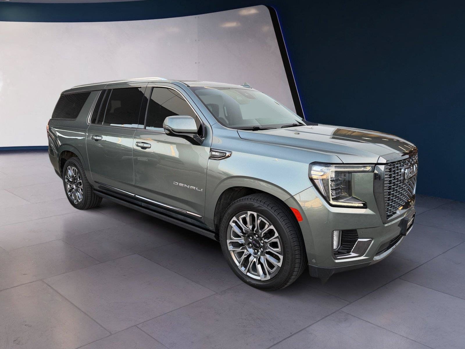 Used 2024 GMC Yukon XL Denali Ultimate AWD/4WD image 7