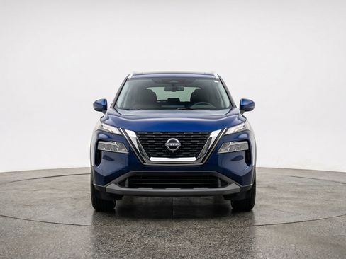Used 2025 Nissan Rogue SV AWD/4WD image 2