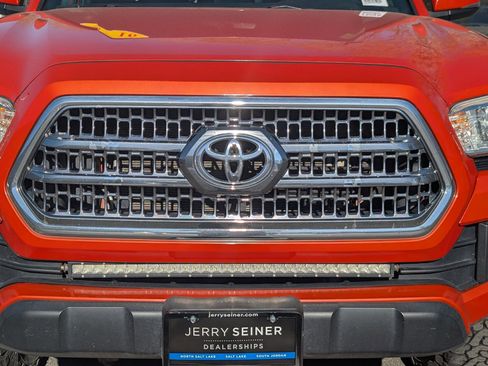 Used 2016 Toyota Tacoma TRD Off-Road w/ Towing Package image 9