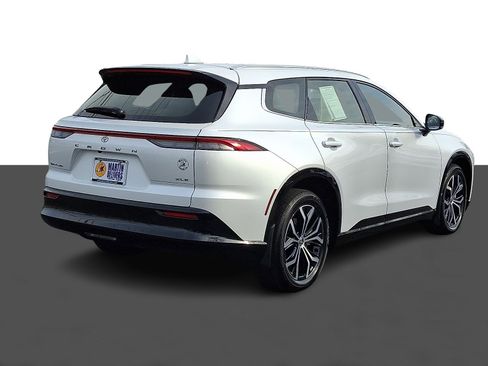 Used 2025 Toyota Crown Signia image 6