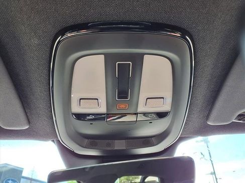 Used 2025 Volvo XC40 B5 Core AWD/4WD image 17