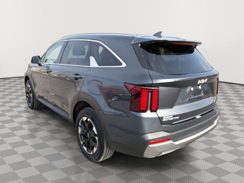 Used 2024 Kia Sorento S image 24