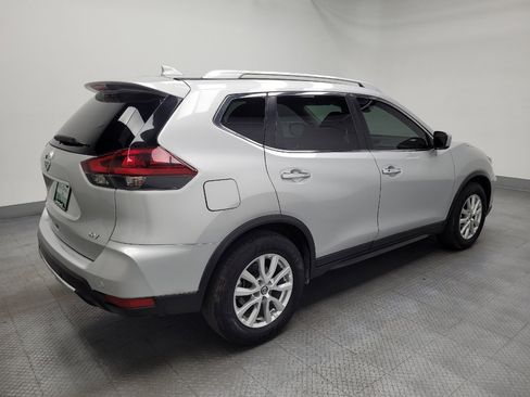 Used 2020 Nissan Rogue SV image 10