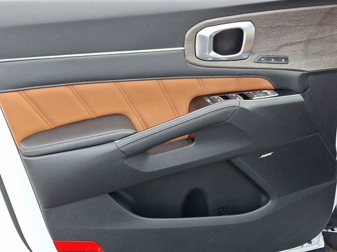 Used 2023 Kia Sorento SX Prestige image 13