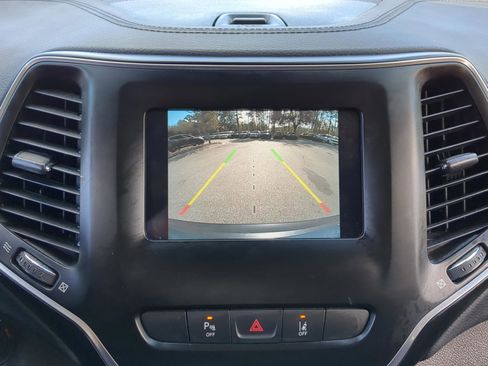 Used 2021 Jeep Cherokee Latitude Lux image 11