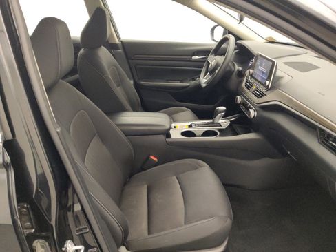 Used 2024 Nissan Altima 2.5 SV FWD image 21