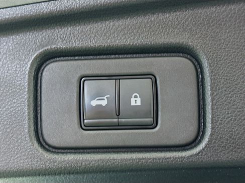 Used 2025 Nissan Pathfinder SV FWD image 31