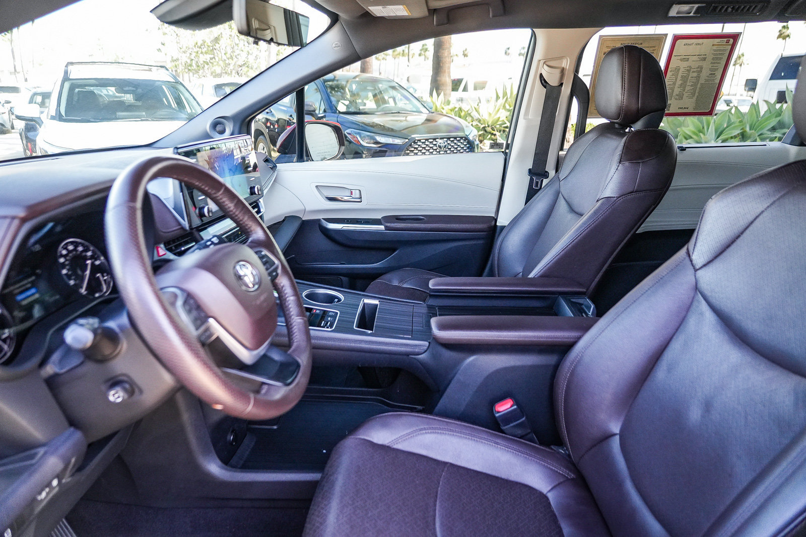 Certified 2022 Toyota Sienna Platinum w/ Outdoor Package (TMS) FWD image 18