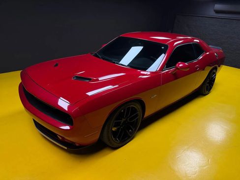 Used 2016 Dodge Challenger R/T RWD image 34