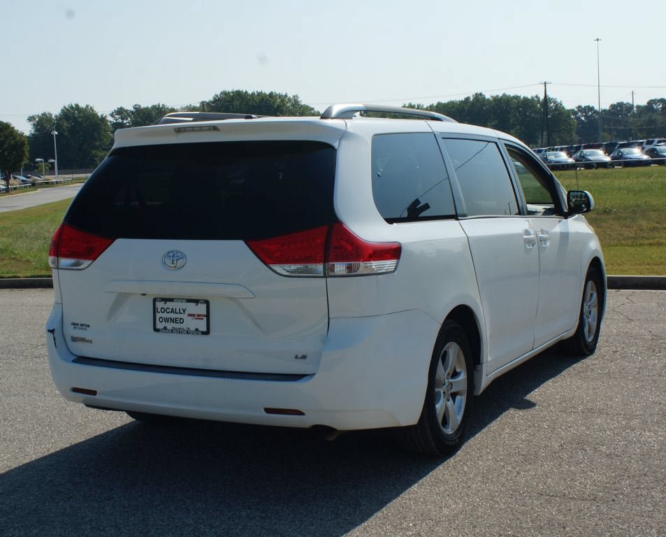Used 2014 Toyota Sienna LE FWD image 15