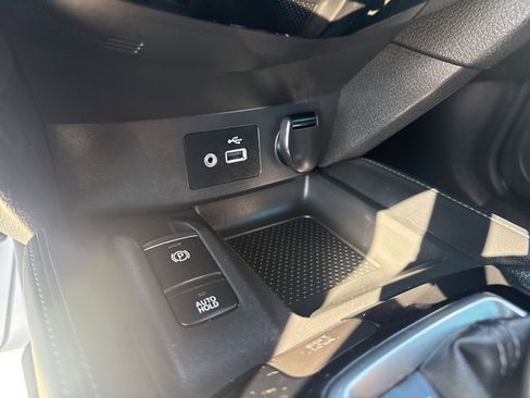 Used 2020 Nissan Rogue SL w/ Premium Package image 16