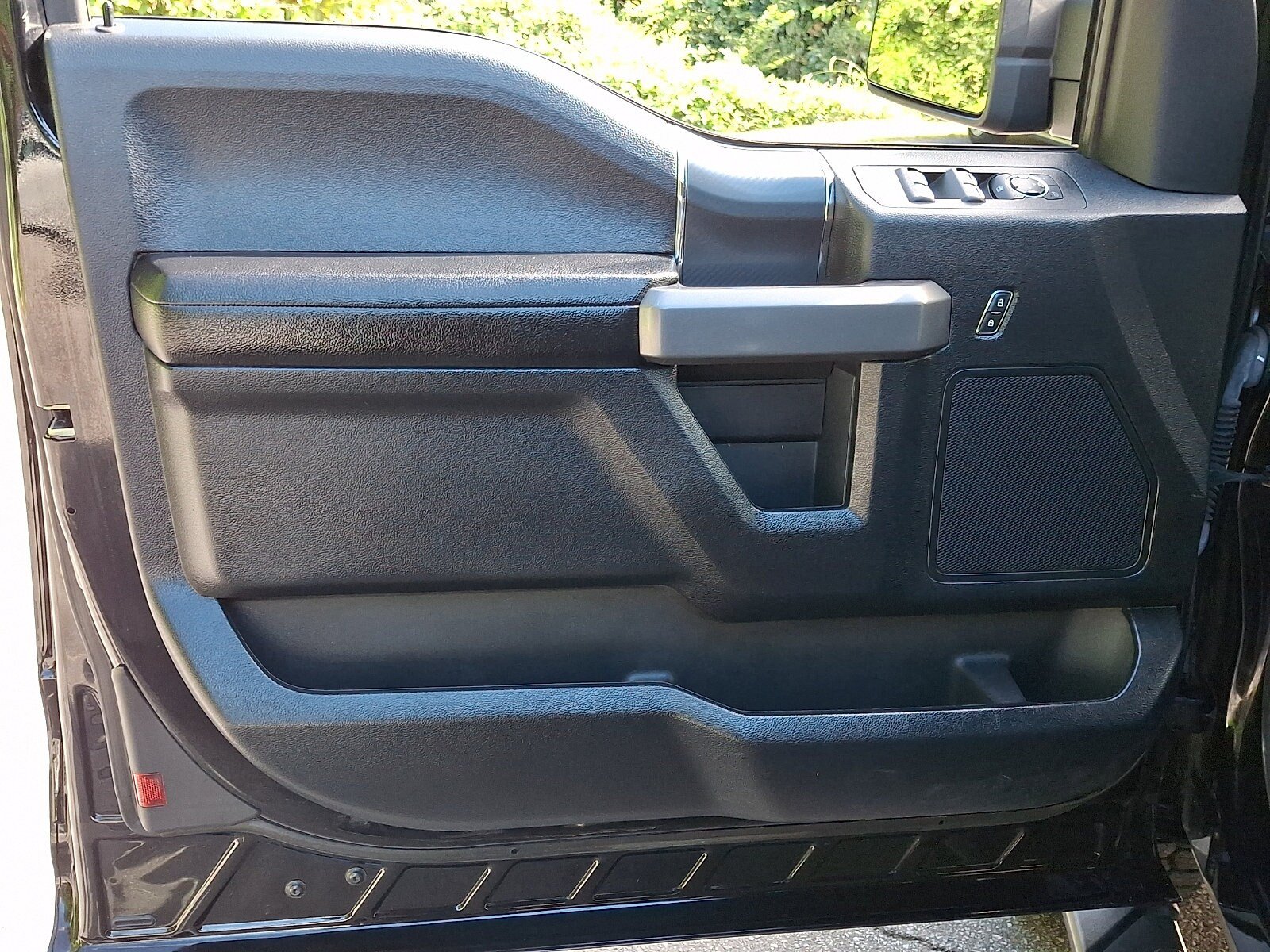 Used 2018 Ford F150 XLT w/ Equipment Group 302A Luxury AWD/4WD image 13