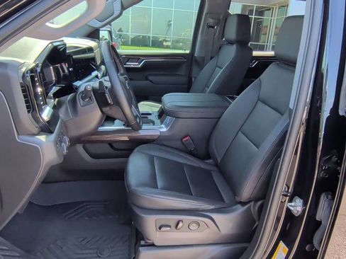 Used 2024 Chevrolet Silverado 1500 LT Trail Boss w/ Convenience Package II AWD/4WD image 12