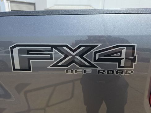 Used 2022 Ford F250 XLT w/ Black Appearance Package AWD/4WD image 6