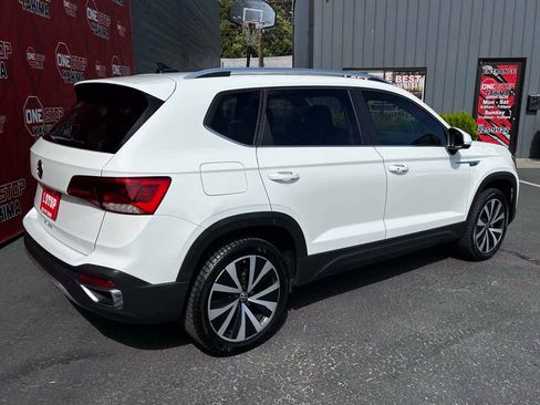 Used 2023 Volkswagen Taos SE FWD image 5
