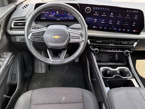 Used 2025 Chevrolet Traverse LT w/ Driver Confidence Package FWD image 9