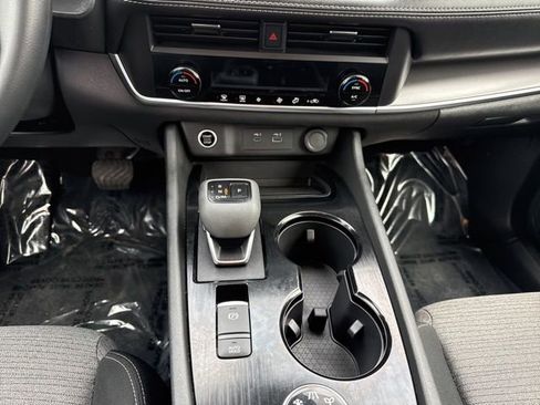 Used 2023 Nissan Rogue SV image 25