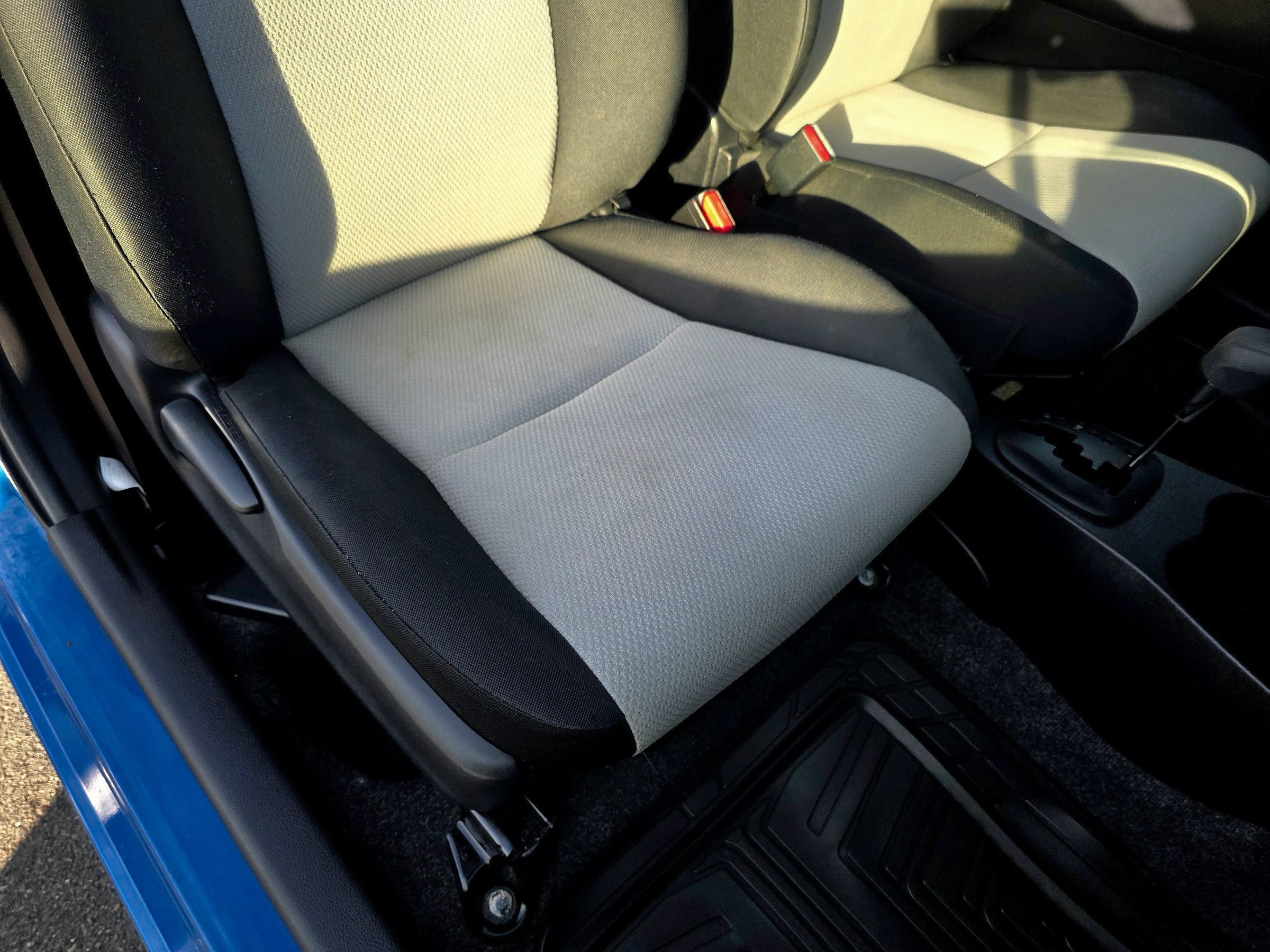 Used 2013 Toyota Yaris L FWD image 45