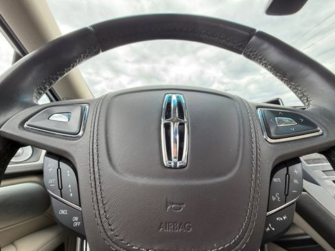Used 2019 Lincoln MKZ Reserve w/ Luxury Package AWD/4WD image 22