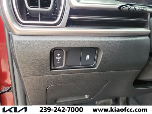Certified 2025 Kia Sorento LX FWD image 22
