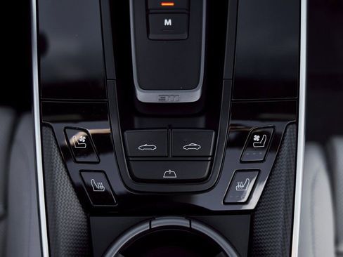 Used 2022 Porsche 911 Turbo S image 59