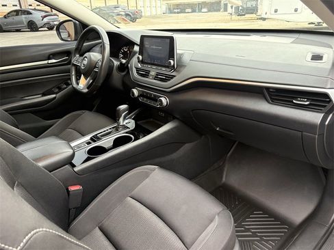 Used 2022 Nissan Altima 2.5 SV w/ SV Premium Package image 28