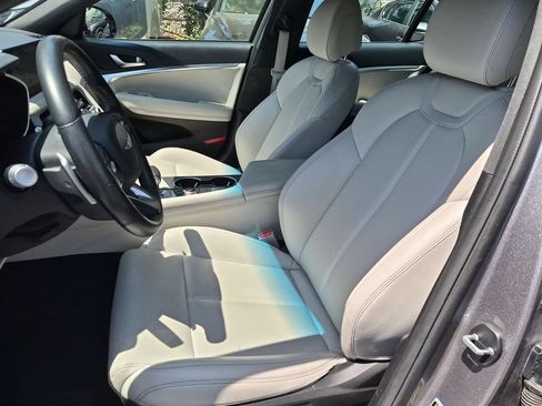 Used 2025 Genesis G70 2.5T RWD image 25