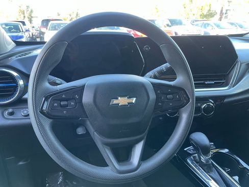 Used 2025 Chevrolet Trax LT image 29