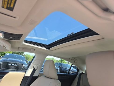 Used 2019 Lexus ES 350 w/ Premium Package FWD image 11