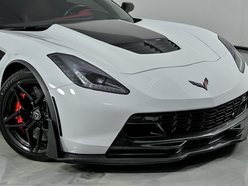 Used 2016 Chevrolet Corvette Z06 w/ 3LZ Preferred Equipment Group RWD image 2